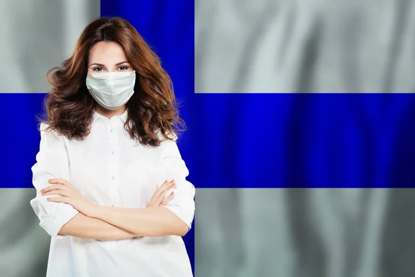 Ευτυχισμένος Επιτυχημένος Γιατρός Νοσοκόμα Ιατρική Μάσκα Προσώπου Φινλανδικό Φόντο Σημαία — Φωτογραφία Αρχείου