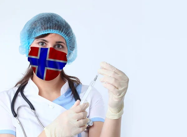 Mujer Científica Máscara Con Bandera Noruega Investigación Virus Laboratorio Para —  Fotos de Stock
