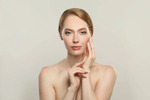 健康的水疗模特 皮肤清澈 皮肤护理和面部治疗的概念 — 图库照片