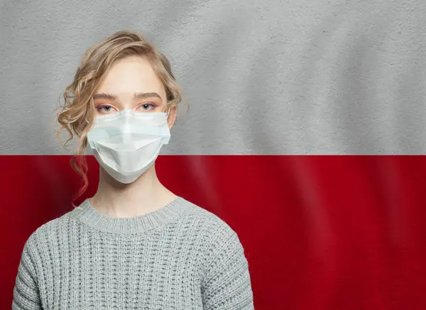 Mujer Joven Con Una Máscara Facial Con Bandera Polonia Epidemia —  Fotos de Stock