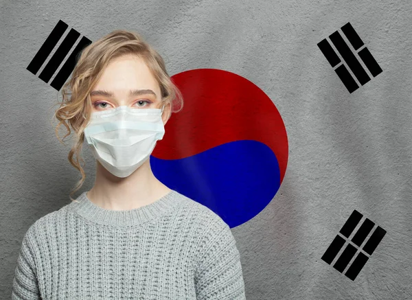 Młoda Kobieta Masce Koreańską Flagą Koncepcja Epidemii Grypy Ochrony Przed — Zdjęcie stockowe