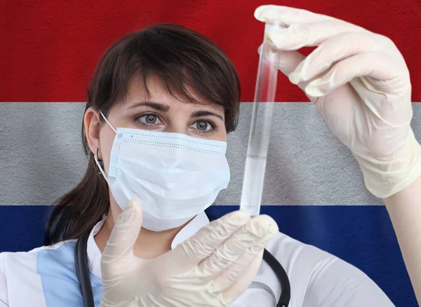 Mujer Científica Con Sonda Coronavirus Covid Contra Bandera Croacia Investigación —  Fotos de Stock