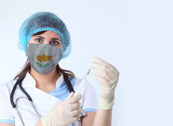 Mujer Científica Máscara Con Bandera Chipre Investigación Virus Laboratorio Para —  Fotos de Stock