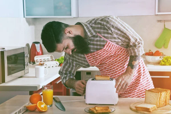 Uomo che fa i toast — Foto Stock