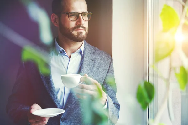 Empresário Bebendo Café da manhã — Fotografia de Stock