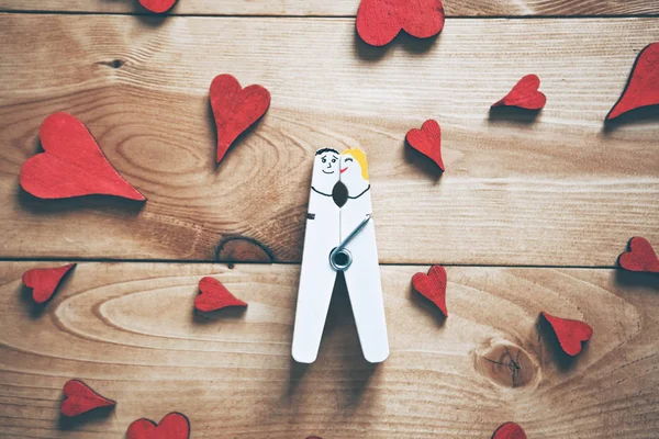 Szczęśliwa Para Miłości Drewnianą Pin Śmieszne Twarze Pomalowane Kochanków — Zdjęcie stockowe