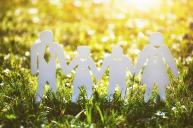 Doğal arka planda aile sembolü