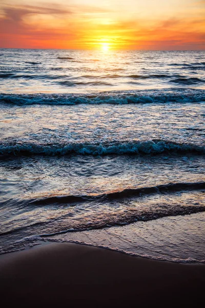 Klidný Západ Slunce Moři Vlnami — Stock fotografie
