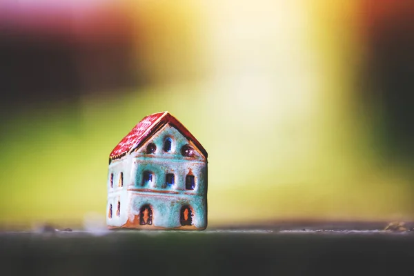 Model Van Keramisch Huis Als Symbool — Stockfoto