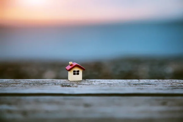 Model Małego Domu Jako Symbol Przestrzenią Kopiowania — Zdjęcie stockowe