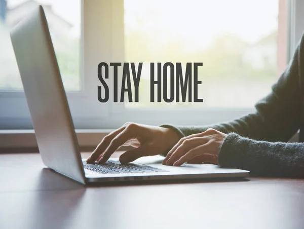 Home Office Freelancer Hands Laptop Text Stay Home Домашняя Изоляция — стоковое фото