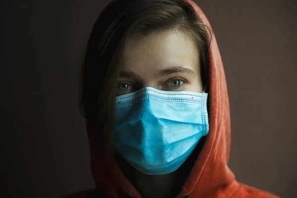 Retrato Mujer Con Máscara Médica Protección Contra Captura Enfermedades Pandemia — Foto de Stock