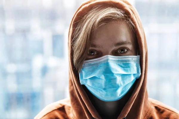 Retrato Mujer Con Máscara Médica Protección Contra Captura Enfermedades Pandemia — Foto de Stock