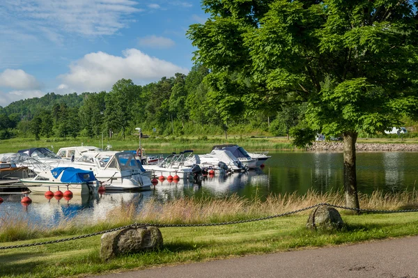 Costa do lago na Noruega, perto da cidade de Horten . — Fotografia de Stock