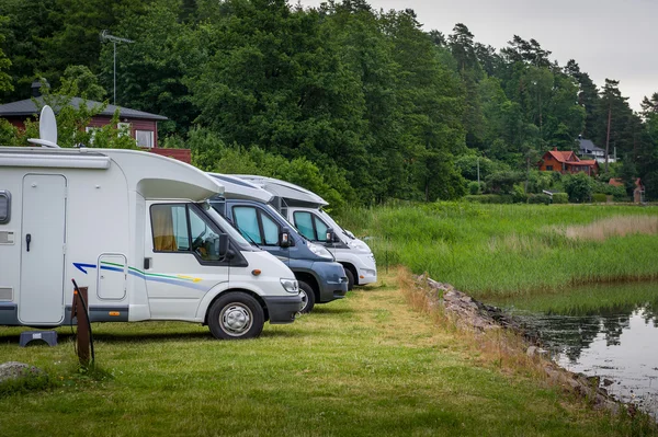 Otomatik kamp göller sahilinde Park.