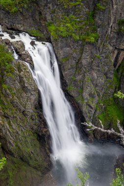 Voringsfossen şelale uzun pozlama fotoğraf, Norveç.