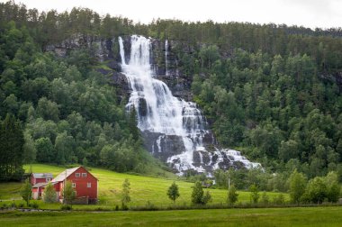 Tvindefossen şelale Norveç Köyü