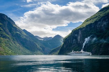 Geiranger fiyort, Norveç turistik feribot