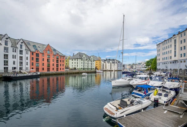 Alesund muelle de la ciudad . — Foto de Stock