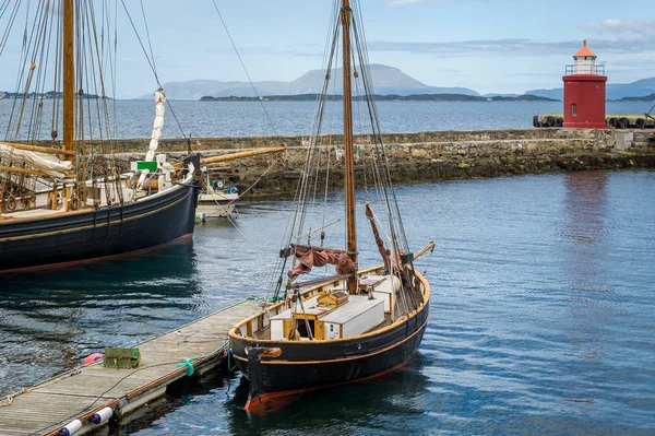 Retro lodě u Alesund, Norsko. — Stock fotografie