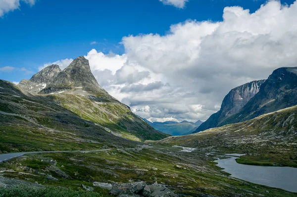 Trollstigen Canyon yolu.