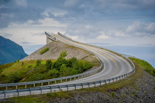 Köprü Norveç Atlantik Road. — Stok fotoğraf