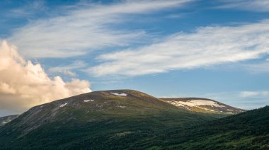 Hillss manzara Norveç'te akşam