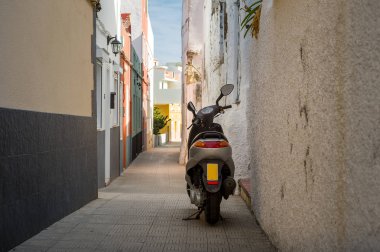 Scooter Icod tarihi kent sokak, Tenerife