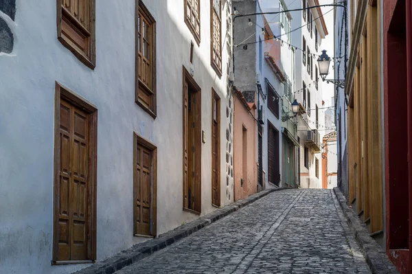 Icod de los Vinos narrow streets — стокове фото
