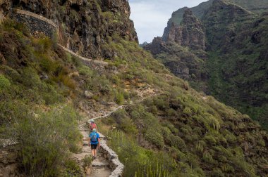 Turistler Barranco del Infierno, yürüyüş, Tenerife Adası