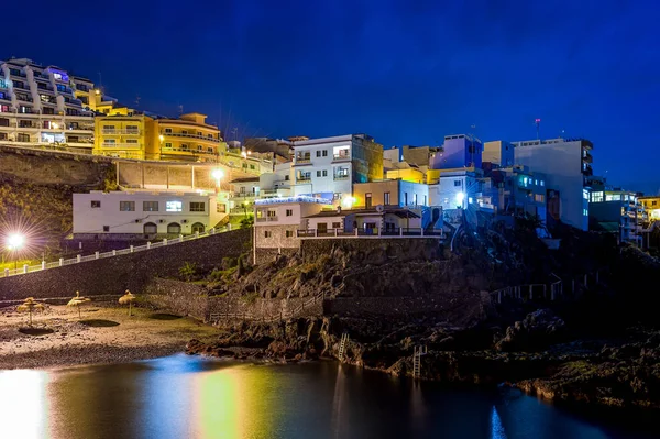 Puerto de Santiago's nachts, Canarische eilanden Stockafbeelding