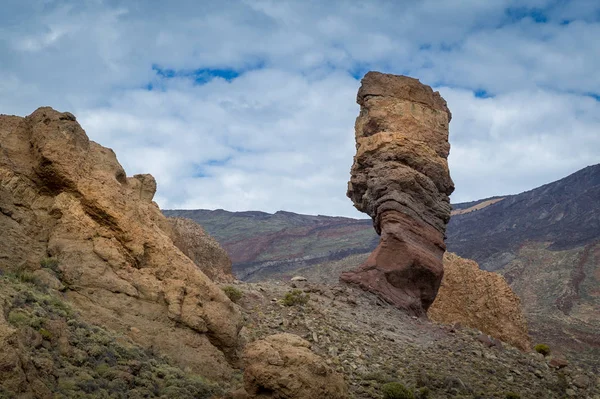 Камень Гарсия в вулканической лавовой пустыне острова Тенерифе — стоковое фото