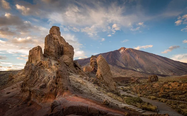 Roques de Garcia and Teide volcano — Stock Photo, Image