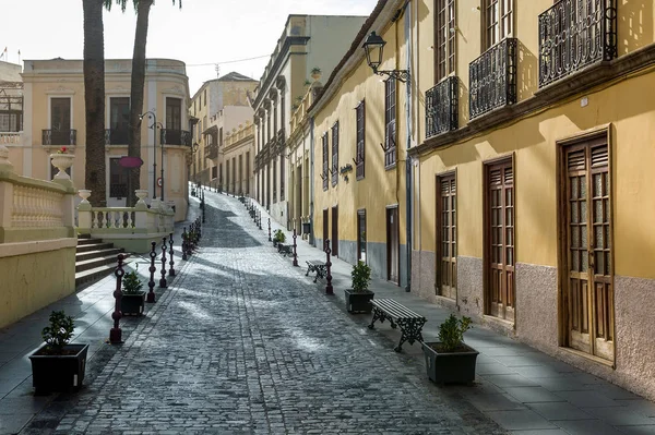 Kamenná dlažba ulice na starém městě La Orotava — Stock fotografie