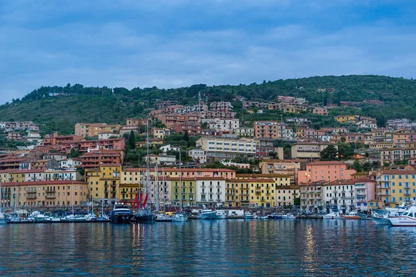 Leaving Porto Santo Stefano at early morning — Stok fotoğraf