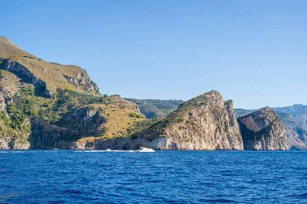 Wybrzeże Amalfi od strony wody — Zdjęcie stockowe