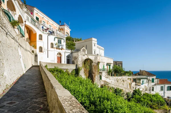 Sentier de randonnée au-dessus de la ville d'Amalfi — Photo