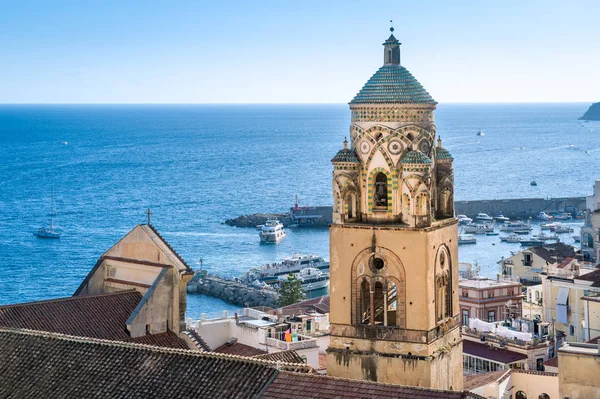 Zamknij widok na dzwonnicę Duomo di Amalfi — Zdjęcie stockowe