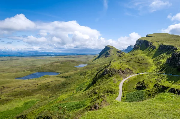 Βουνά και λίμνες στο νησί Skye πιο όμορφο ορεινό δρόμο — Φωτογραφία Αρχείου