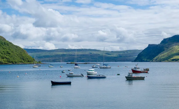 Anclaje de la bahía de Portree Imagen De Stock