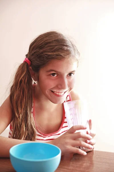 Smiling girl drinks milk — Stock Photo, Image