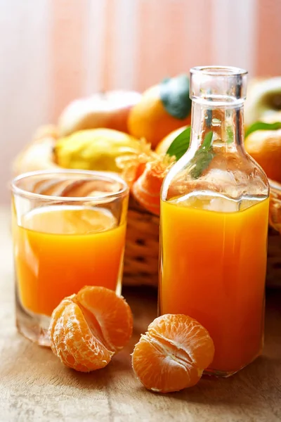 Jus d'orange frais dans un verre — Photo