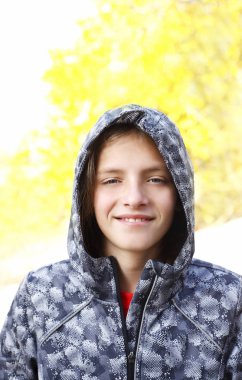 Genç bir çocuğun portresi.