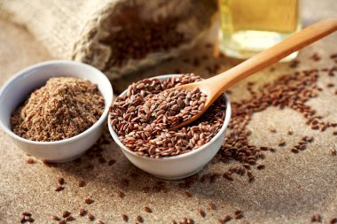 Keten tohumu kaşık ve kase