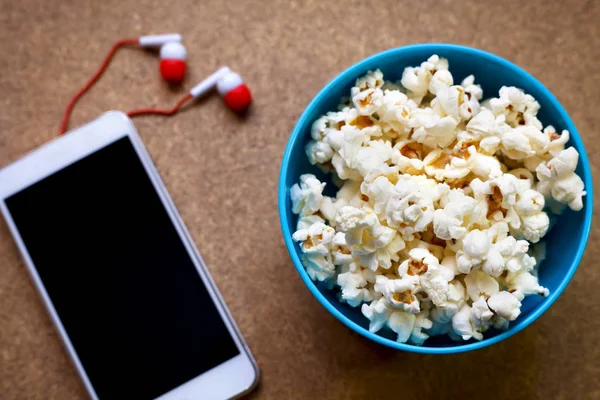 Smartphone Popcorn Miski Obraz Stockowy
