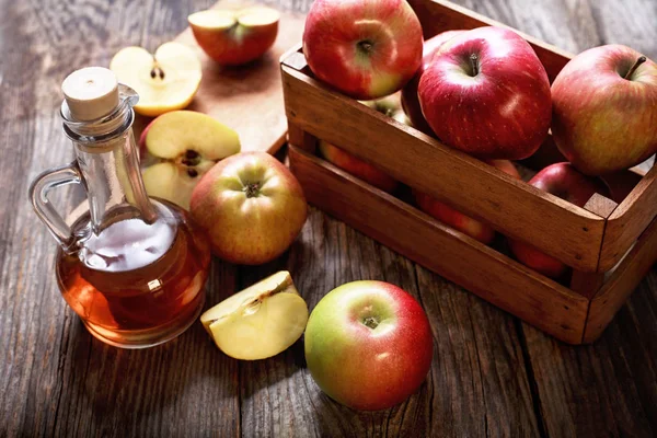苹果醋和苹果 — 图库照片