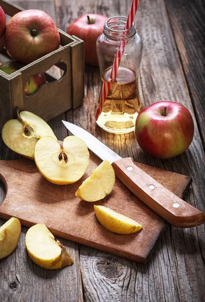 Red Ripe Apples Apple Juice — Stock Photo, Image