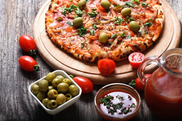 Delicious Italian Pizza Tomatoes — Stock Photo, Image