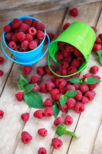 Verse Frambozen Een Houten Tafel — Stockfoto