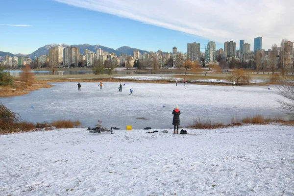 Outdoor Ice Skating in Vancouver — Stock Photo, Image